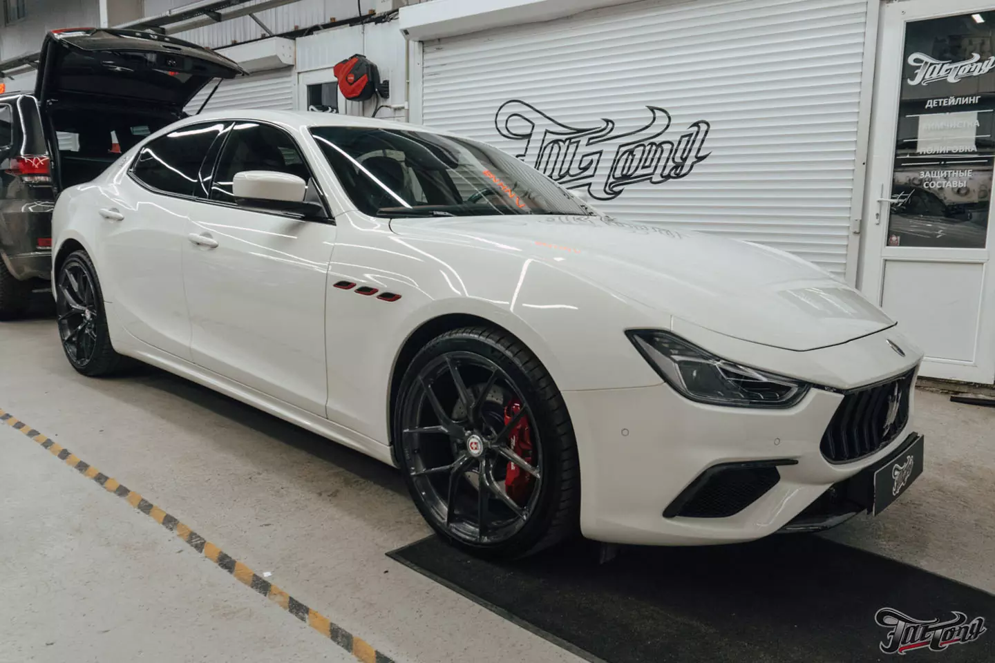 Замена бампера, доработка карбона и другие работы на Maserati Ghibli